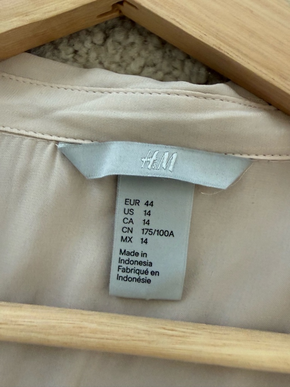H&M Tan Long-Sleeve Button Front Blouse - Picture 6 of 7